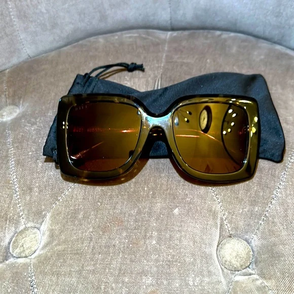 DIFF Eyewear Vanessa Sunglasses Cream Tortoise Oversized Square Frame Brown Presley Square Sunglasses | Espresso Tort & Brown | DIFF Eyewear main image 2